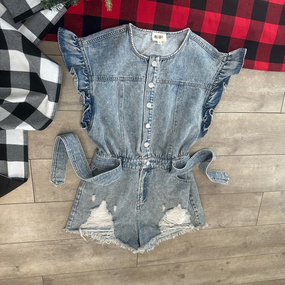 New BiBi Ruffled Distressed Denim Romper Ruffle Sleeve Romper Size Small - Picture 15 of 16